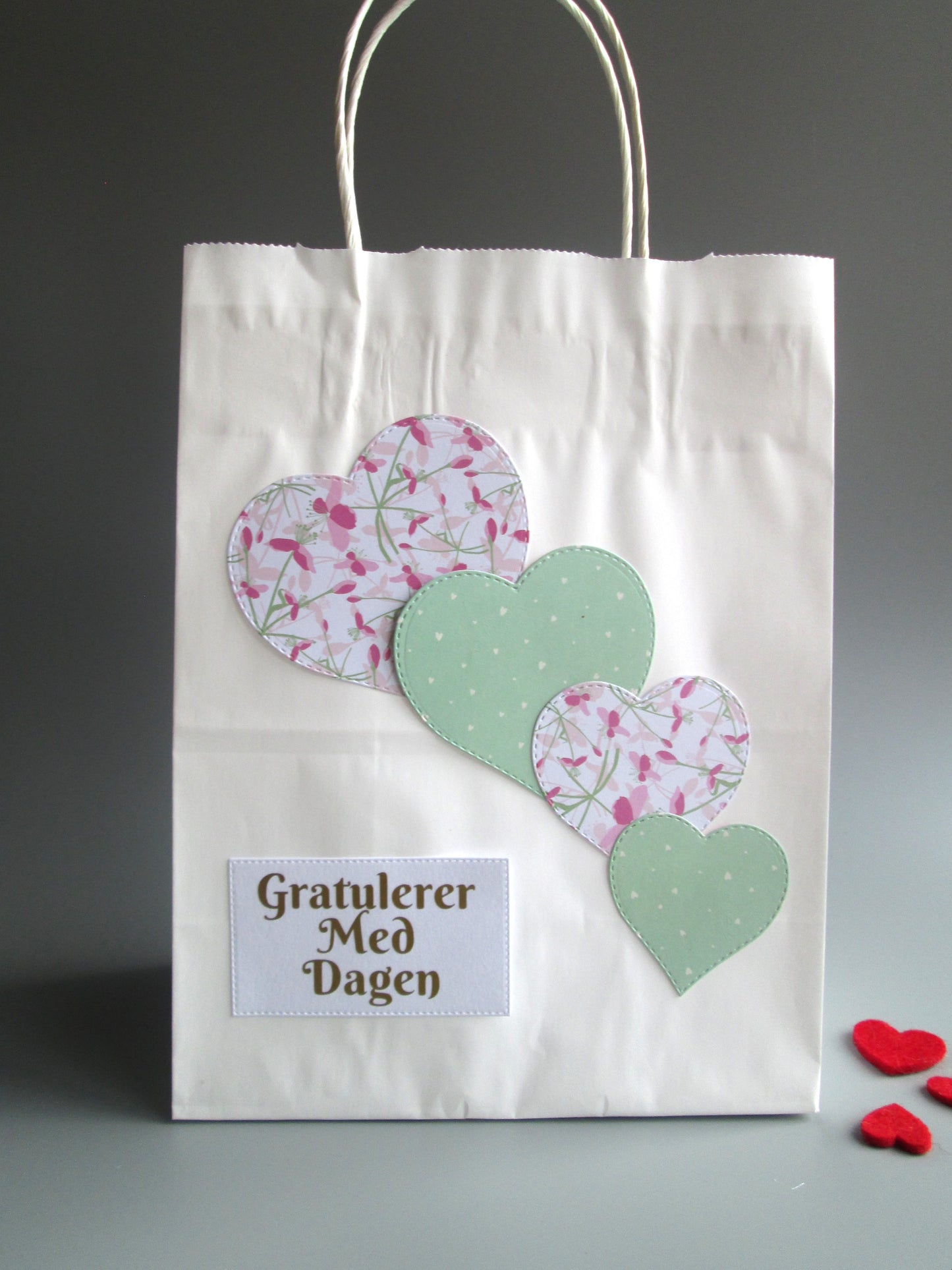 Norwegian Gratulerer Med Dagen Happy Birthday Pink / Green Heart Gift Bag