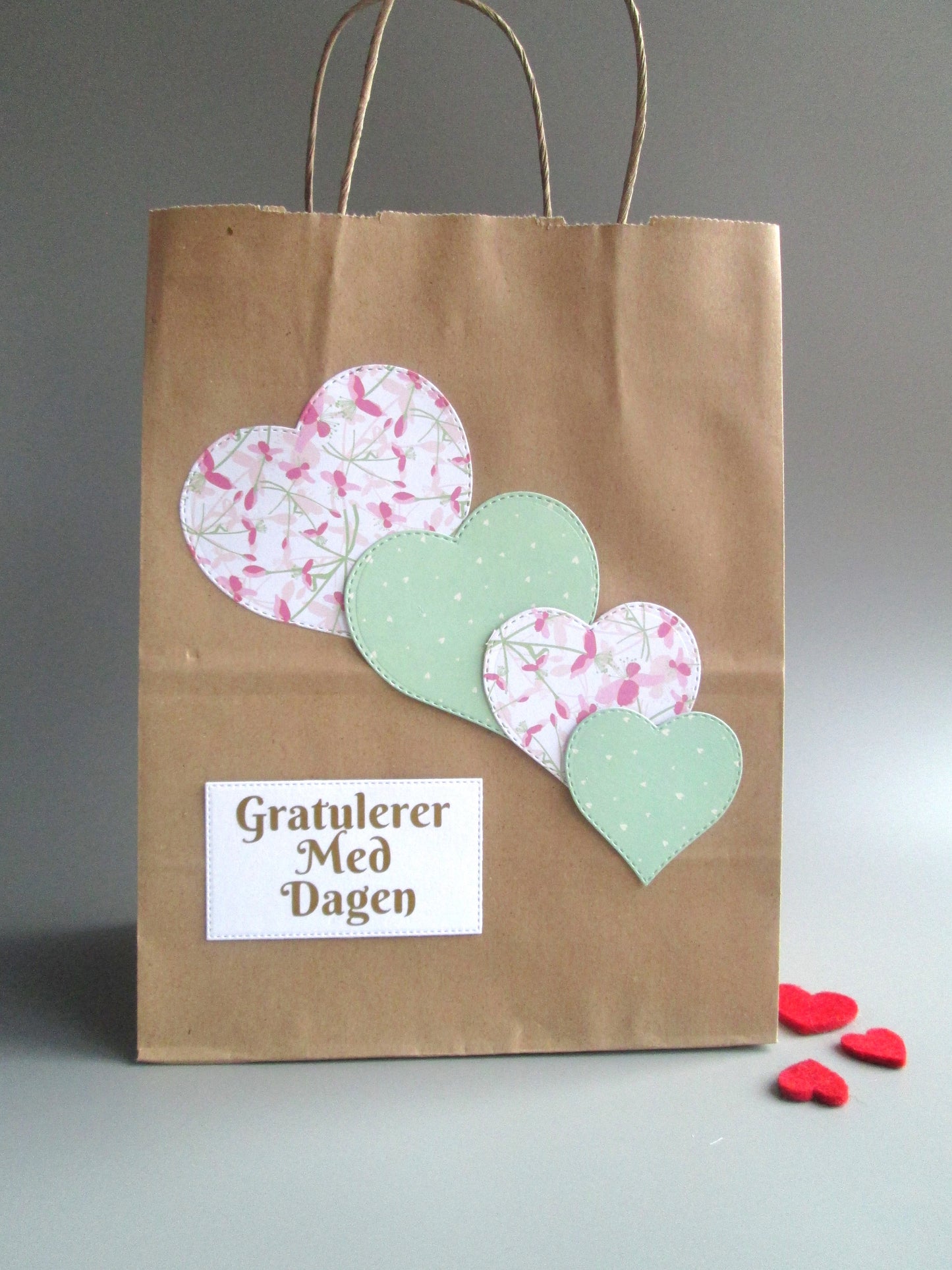 Norwegian Gratulerer Med Dagen Happy Birthday Pink / Green Heart Gift Bag